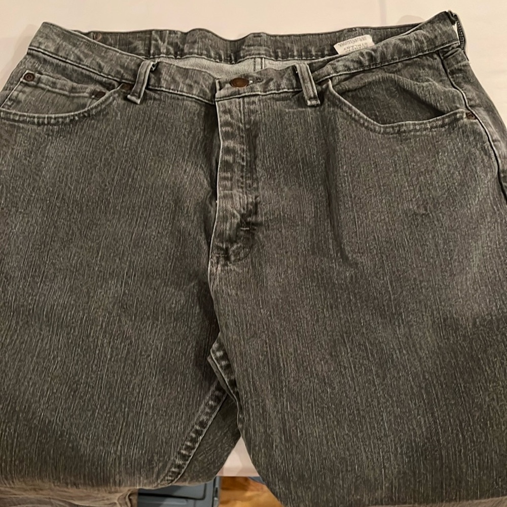 Wrangler Relaxed men’s 36 X 29 gray jeans straight boot ,perfect